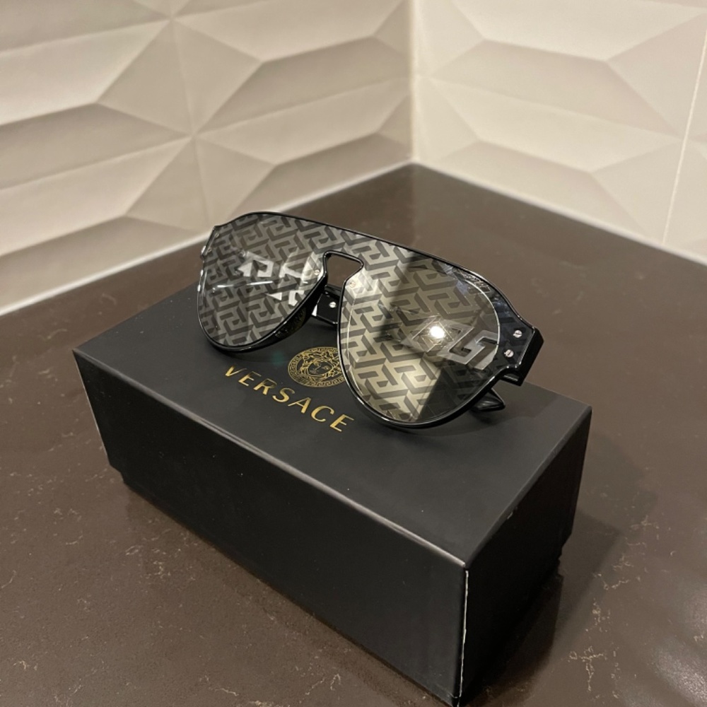 VERSACE LOGO MONOGRAM SUNGLASSES - Picture 5 of 14